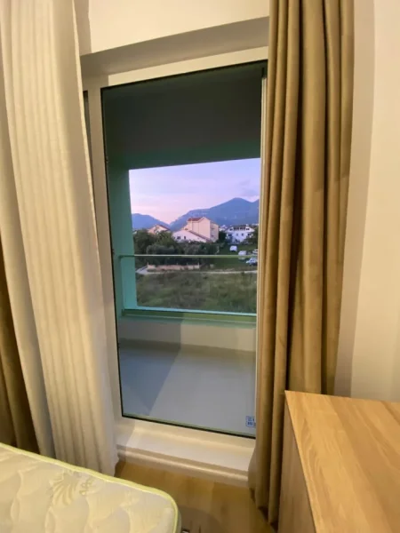 Tirane, jepet me qera apartament 1+1 Kati 3, 65 m² 400 € (Ali Demi)