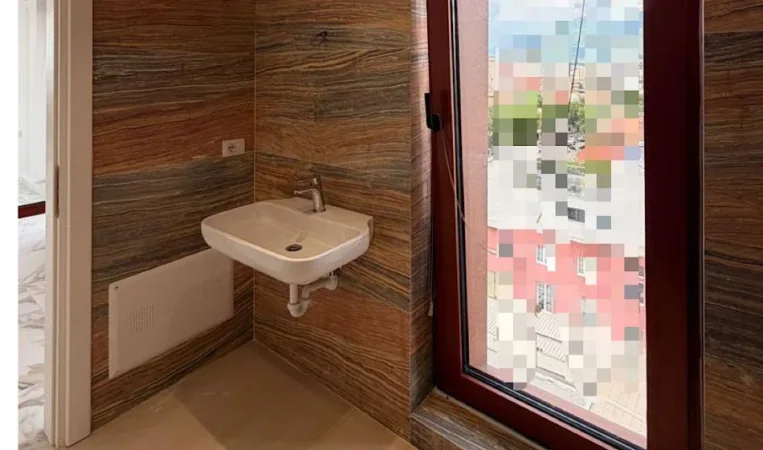 Tirane, jepet me qera ambjent biznesi , 70 m² 1.200 €