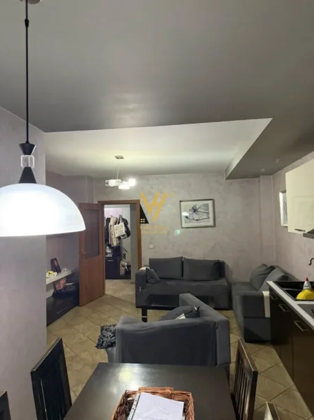 Tirane, jepet me qera apartament 2+1+Ballkon Kati 5, 85 m² 600 € (SQUARE 21)