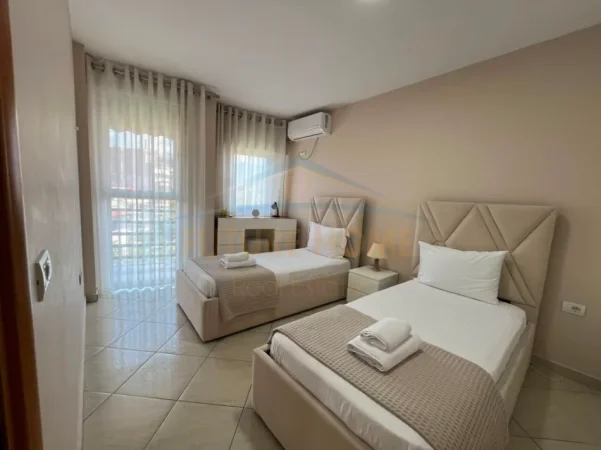 Tirane, shes apartament 2+1+Ballkon Kati 4, 76 m² 230.000 € (Komuna e parisit)