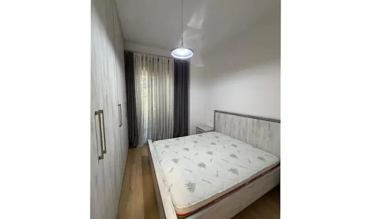 Tirane, jepet me qera apartament 1+1+Ballkon Kati 2, 65 m² 650 € (Farmacia10)