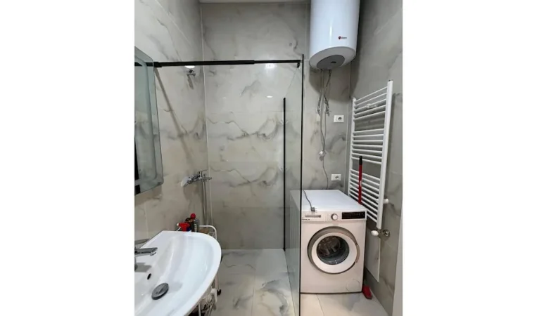 Tirane, jepet me qera apartament 1+1+Ballkon Kati 2, 65 m² 650 € (Farmacia10)
