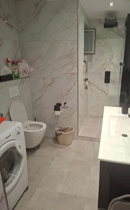 Tirane, jepet me qera apartament 1+1 Kati 1, 68 m² 750 € (KOMUNA E PARISIT)