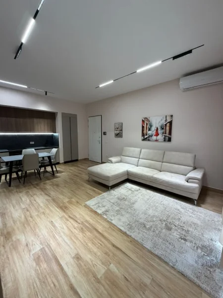 Tirane, jepet me qera apartament 1+1+Ballkon , 90 m² 950 € (Kompleksi Delijorgji)