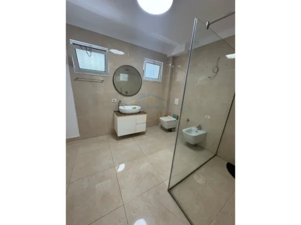 Tirane, jepet me qera zyre Kati 2, 110 m² 1.100 € (Rruga Margarita Tutulani)