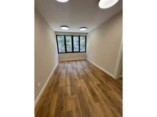 Tirane, jepet me qera zyre Kati 2, 110 m² 1.100 € (Rruga Margarita Tutulani)