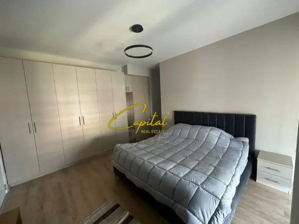 Tirane, jepet me qera apartament 1+1 Kati 4, 86 m² 600 € (ALI DEMI)