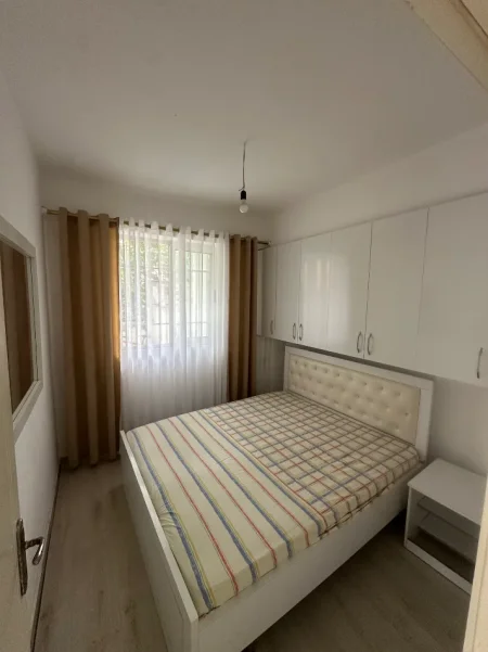 Tirane, jepet me qera shtepi 1+1 Kati 0, 30 m² 250 € (Rruga Halil Aga)
