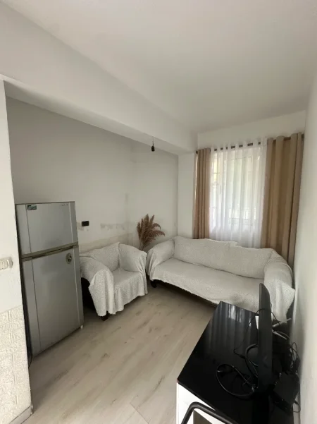 Tirane, jepet me qera shtepi 1+1 Kati 0, 30 m² 250 € (Rruga Halil Aga)