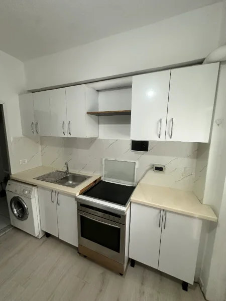 Tirane, jepet me qera shtepi 1+1 Kati 0, 30 m² 250 € (Rruga Halil Aga)