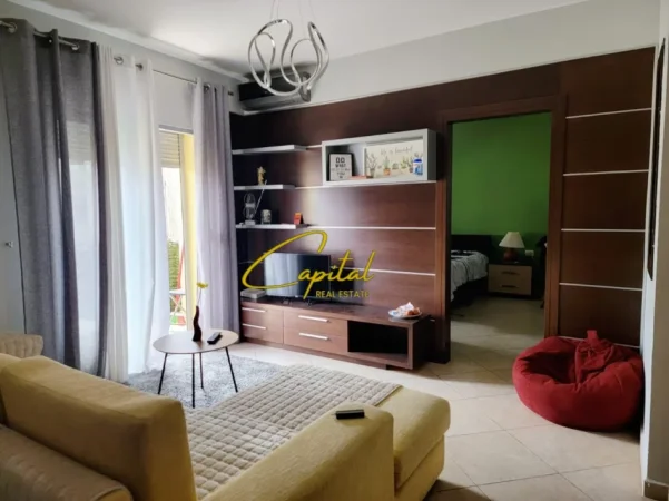 Tirane, jepet me qera apartament 1+1 Kati 3, 58 m² 500 € (ALI DEMI)
