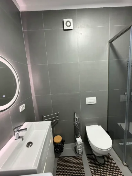Tirane, jepet me qera apartament 1+1+Ballkon , 70 m² 600 € (Kompleksi Magnet)