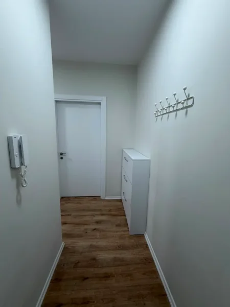 Tirane, jepet me qera apartament 1+1+Ballkon , 70 m² 600 € (Kompleksi Magnet)