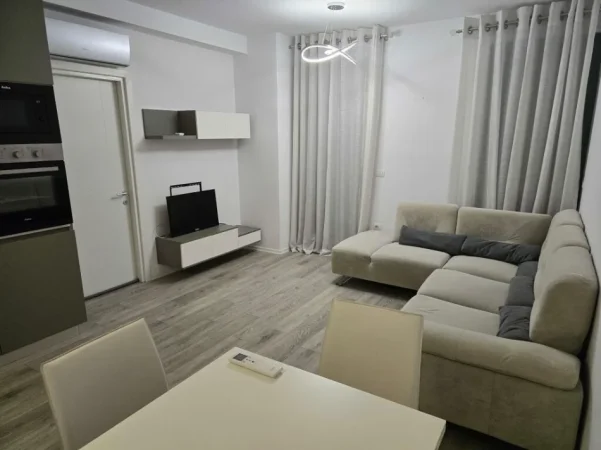 Tirane, jepet me qera apartament 1+1 Kati 2, 67 m² 600 € (Ali Demi)