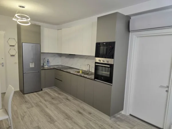 Tirane, jepet me qera apartament 1+1 Kati 2, 67 m² 600 € (Ali Demi)