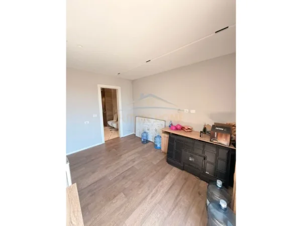Tirane, jepet me qera apartament 3+1 Kati 6, 110 m² 900 € 