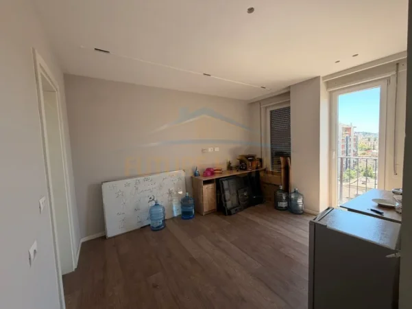 Tirane, jepet me qera apartament 3+1 Kati 6, 110 m² 900 € 