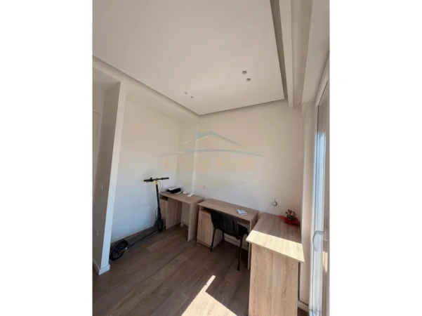 Tirane, jepet me qera apartament 3+1 Kati 6, 110 m² 900 € 