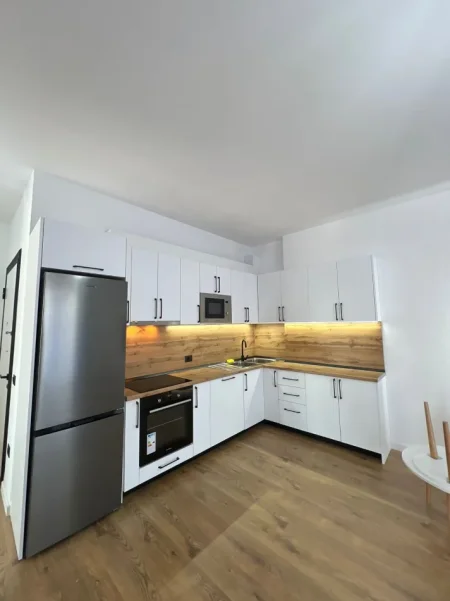 Tirane, jepet me qera apartament 2+1+Ballkon Kati 3, 108 m² 500 € (Paskuqan)