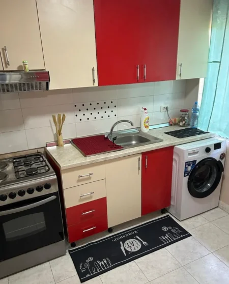 Tirane, jepet me qera apartament 1+1 Kati 1, 70 m² 450 € (PAZARI I RI)
