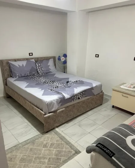 Tirane, jepet me qera apartament 1+1 Kati 1, 70 m² 450 € (PAZARI I RI)