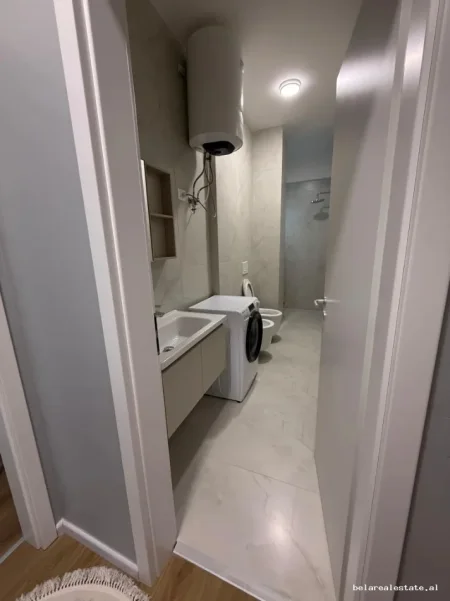 Tirane, jepet me qera apartament 1+1+Ballkon , 62 m² 417 € (fresku)