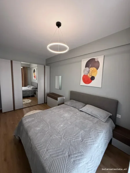 Tirane, jepet me qera apartament 1+1+Ballkon , 62 m² 417 € (fresku)