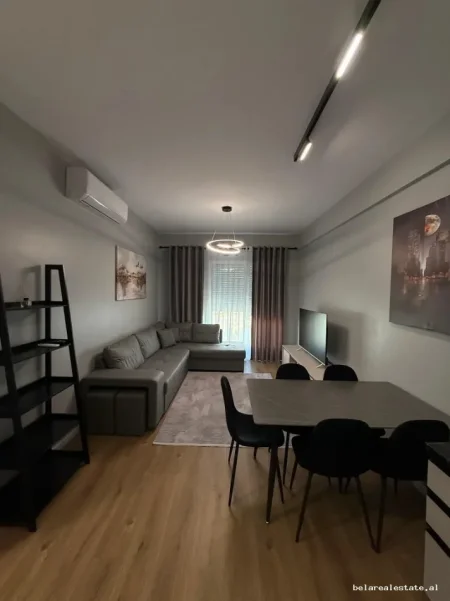 Tirane, jepet me qera apartament 1+1+Ballkon , 62 m² 417 € (fresku)