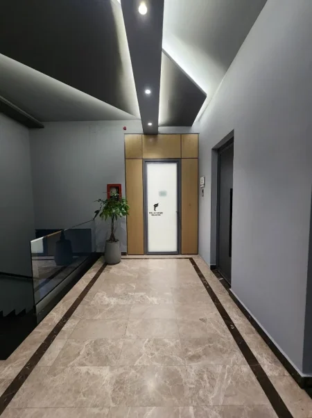 Tirane, jepet me qera zyre Kati 2, 36 m² 380 € (MYSLYM SHYRI)