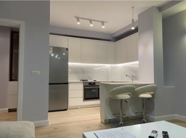 Tirane, jepet me qera apartament 2+1+Aneks+Ballkon Kati 2, 600 € (ish blloku)