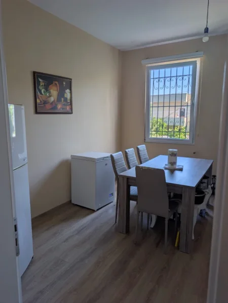 Tirane, jepet me qera Vile 2+1+Ballkon Kati 1, 120 m² 55000 leke