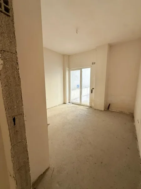 Tirane, shitet apartament 3+1+Ballkon Kati 2, 205 m² 256.000 € (Kopshti Zologjik)