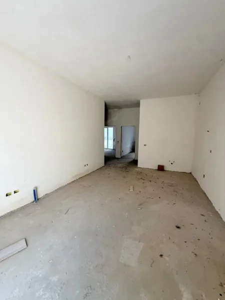 Tirane, shitet apartament 3+1+Ballkon Kati 2, 205 m² 256.000 € (Kopshti Zologjik)