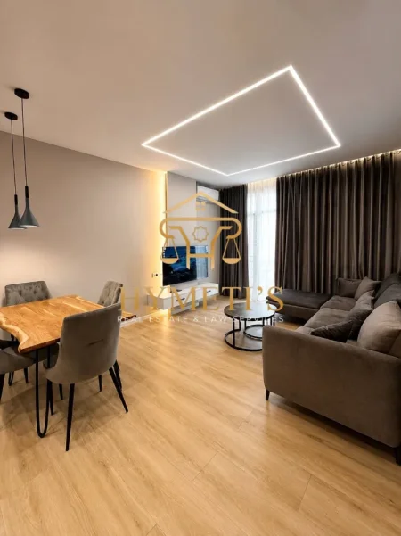Tirane, jepet me qera apartament 1+1 , 450 € (Yzberisht)