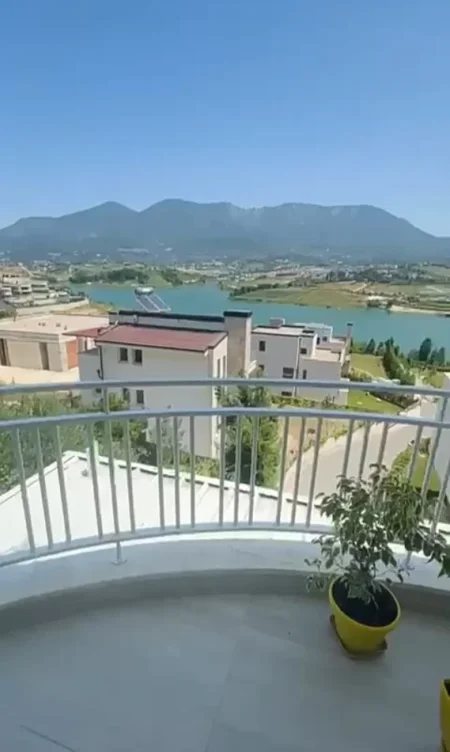 Tirane, shitet apartament 2+1+Aneks+Ballkon Kati 1, 144 m² 400.000 € (Liqeni Farkes)