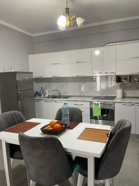 Tirane, jepet me qera apartament 1+1 Kati 3, 75 m² 500 € (GREEN CITY)