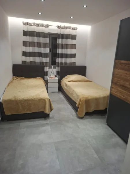 Tirane, jepet me qera apartament 1+1 Kati 1, 68 m² 750 € (KOMUNA E PARISIT)