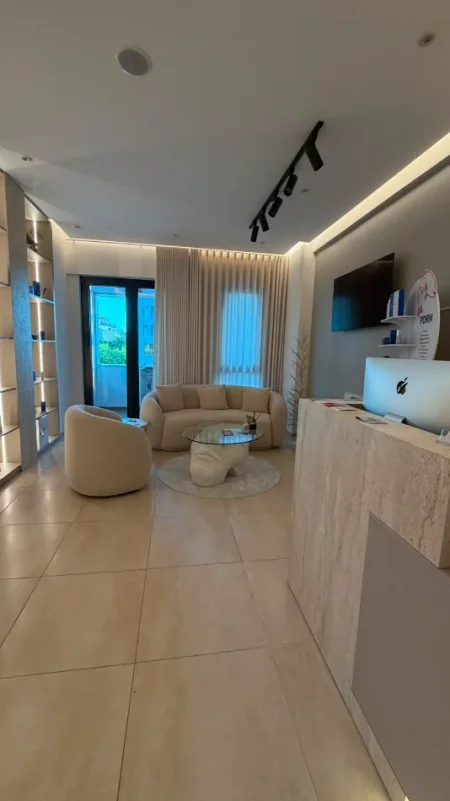 Tirane, jepet me qera zyre Kati 6, 100 m² 1.100 € (Square 21)