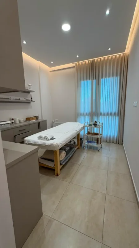 Tirane, jepet me qera zyre Kati 6, 100 m² 1.100 € (Square 21)