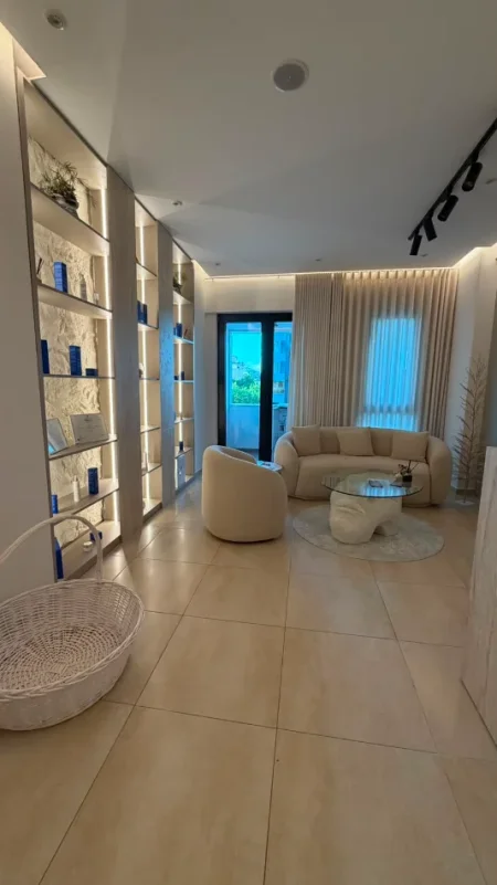 Tirane, jepet me qera zyre Kati 6, 100 m² 1.100 € (Square 21)