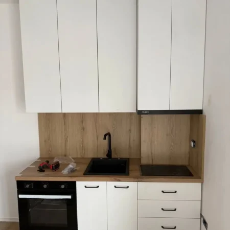 Tirane, jepet me qera garsonier Studio Kati 6, 400 € 