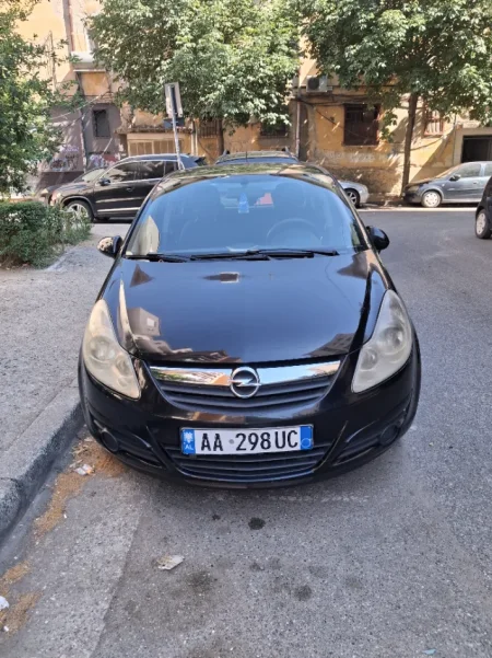 Shqiperi, shitet makine Opel Corsa 1.3 nafte Nafte, e zeze manuale Kondicioner 250 km 2.401 €