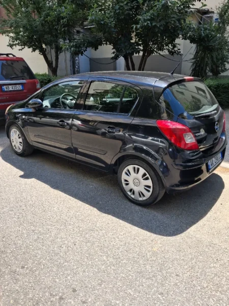 Shqiperi, shitet makine Opel Corsa 1.3 nafte Nafte, e zeze manuale Kondicioner 250 km 2.401 €