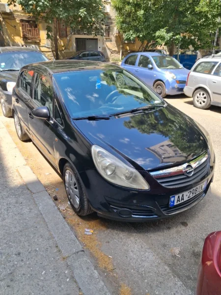 Shqiperi, shitet makine Opel Corsa 1.3 nafte Nafte, e zeze manuale Kondicioner 250 km 2.401 €