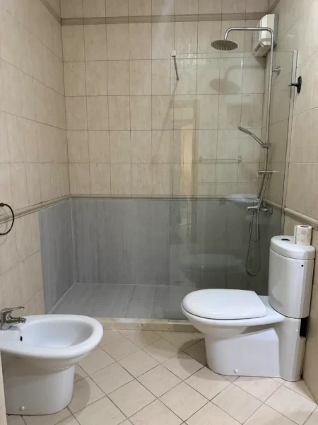Tirane, jepet me qera nga Pronari, pa-komision apartament 2+1+Ballkon Kati 9, 100 m² (Sami Frashëri, Bllok)