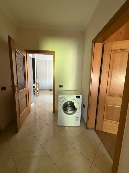 Tirane, jepet me qera nga Pronari, pa-komision apartament 2+1+Ballkon Kati 9, 100 m² (Sami Frashëri, Bllok)