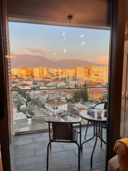 Tirane, jepet me qera apartament 2+1+Ballkon Kati 7, 90 m² 700 € 
