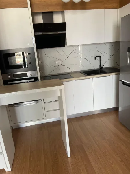 Tirane, jepet me qera apartament 2+1+Ballkon Kati 7, 90 m² 700 € 