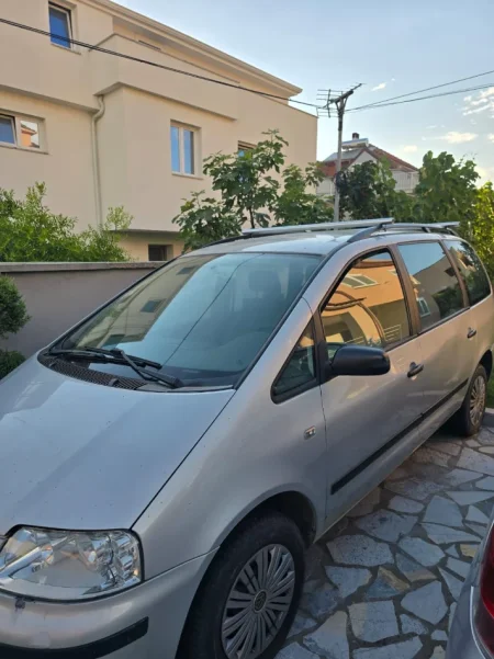 Tirane, shes Sharan 2001 Nafte, gri metalizato manuale Kondicioner 2.500 €