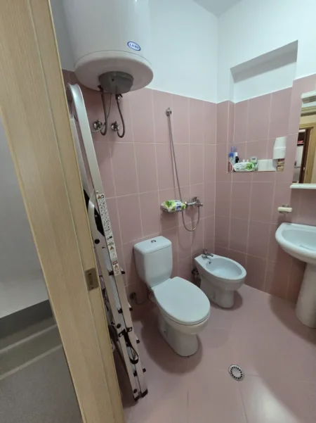 Tirane, shitet apartament 2+1+Ballkon Kati 7, 108 m² 234.001 € (Hysni Gerbolli, Zog të Zi)